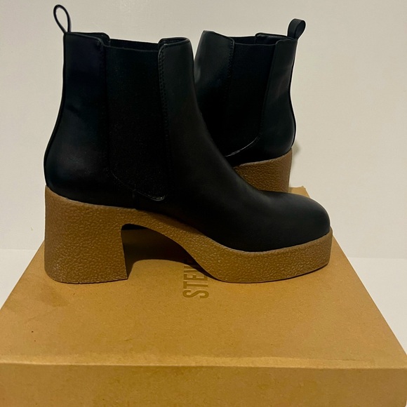 Steve Madden Beneficial Bootie - Picture 7 of 8
